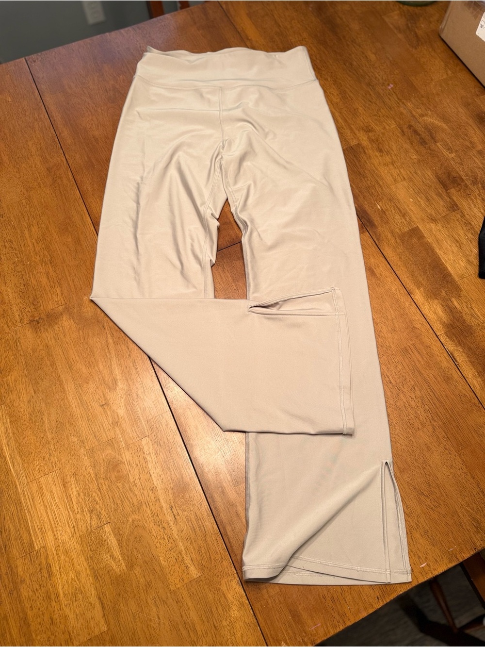 Kinesis Women’s Neutral Cream Stretch Leggings with Side Slit, size Large